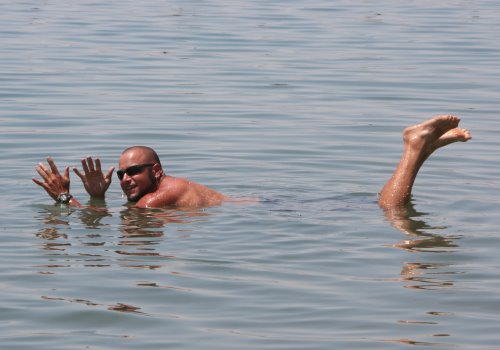 Planschen im Toten Meer